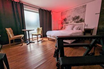 هتل Jacuzzi Love Suite