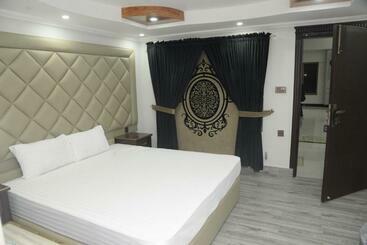 Khan Continental Hotel & Restaurant