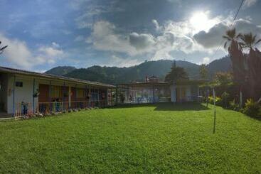 پانسیون La Rivera Hosteria Campestre