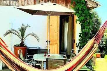 تختخواب و صبحانه The Ocean Hostel