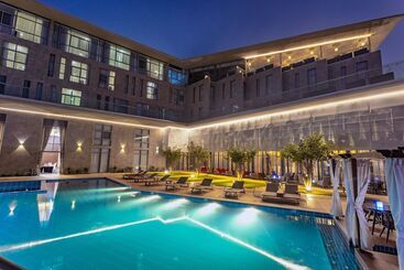 Alisa Hotel Tema