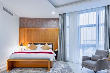 Alisa Hotel Tema