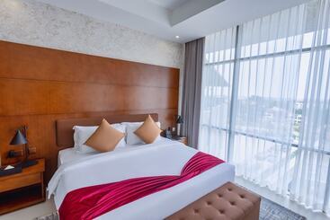 Alisa Hotel Tema