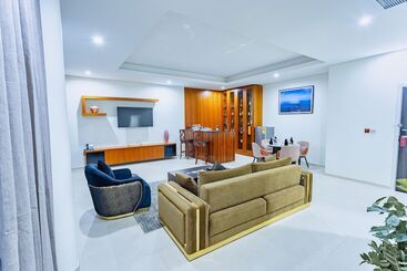 Alisa Hotel Tema