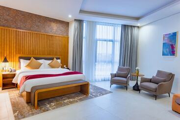Alisa Hotel Tema