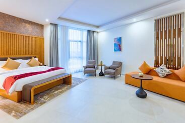 Alisa Hotel Tema