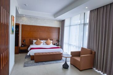 Alisa Hotel Tema