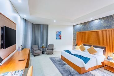 Alisa Hotel Tema