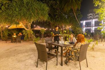 هتل Atoll Residence Dhangethi