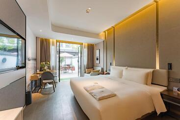 Atour Hotel Tongxiang Wuzhen