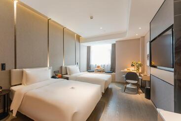 Atour Hotel Tongxiang Wuzhen