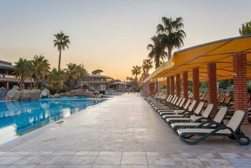 هتل Medworld Health & Rehabilitation Center Pine Beach Belek