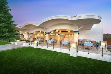 בית מלון כפרי Medworld Health & Rehabilitation Center Pine Beach Belek