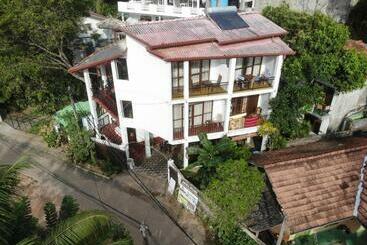 בית מלון כפרי Shehan Guest Mirissa