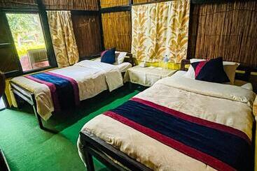 هتل Tharu Garden, Sauraha