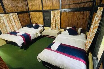 هتل Tharu Garden, Sauraha