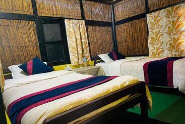 هتل Tharu Garden, Sauraha