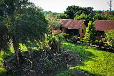 هتل Tharu Garden, Sauraha