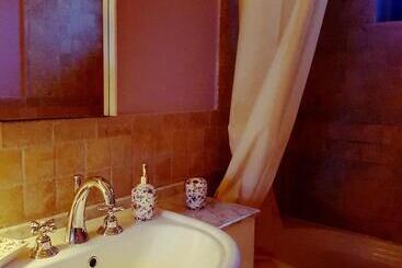 تختخواب و صبحانه Acquasale