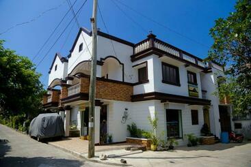 مبيت وإفطار Florabells Iraya Guest House   Batanes