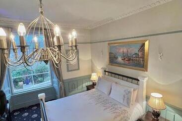 تختخواب و صبحانه Ivybank Villa