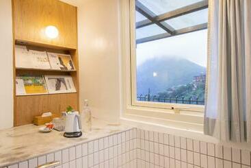 تختخواب و صبحانه Owlstay Jiufen Green Ray   故事所 山中夢遊 九份綠光