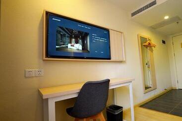 هتل 7days Inn Zhaotong Academy Fada Square Branch