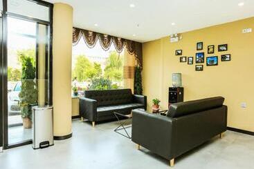 هتل 7days Premium Jinzhong Pingyao Ancient City West Gate Branch