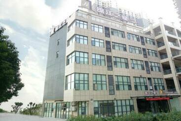 هتل Jinjiang Inn Select Wuhan Tianhe Airport Branch