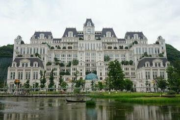 هتل Xana Lite Guiyang Flower Orchard Petronas Twin Towers