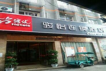 Junyi Hotel Jiangxi Ganzhou South Gate Square Wenqing Road