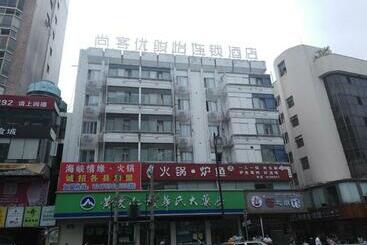 Junyi Hotel Jiangxi Ganzhou South Gate Square Wenqing Road