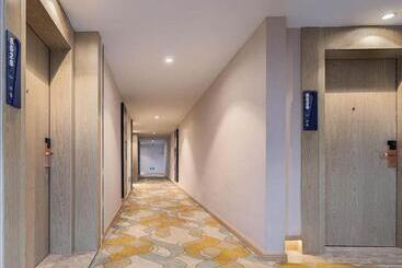 Kyriad Hotel Shenzhen Pingdi Low Carbon City