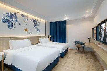 Kyriad Hotel Shenzhen Pingdi Low Carbon City