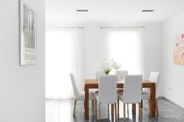 Numa I Jondo Apartments