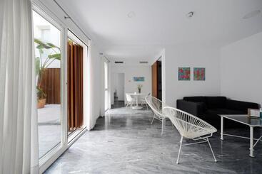 Numa I Jondo Apartments