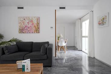 Numa I Jondo Apartments