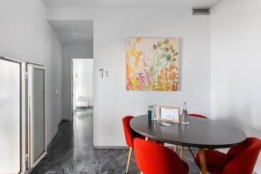Numa I Jondo Apartments