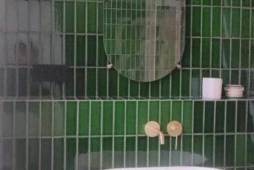 تختخواب و صبحانه La Chambre Du 21