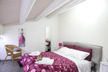 تختخواب و صبحانه Villa Antica Aia Relax