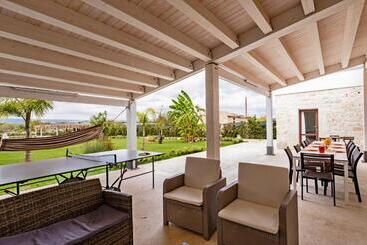 تختخواب و صبحانه Villa Antica Aia Relax