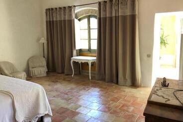 تختخواب و صبحانه Villa Verde   Suite De 100m2 Avec 2 Chambres Et Terrace   Possibilité Table D Hôte