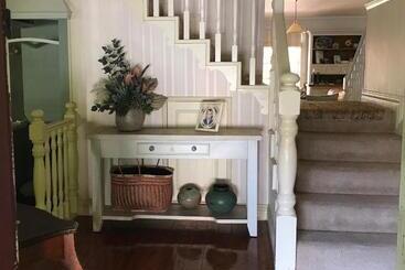 Hawk S Nest Bed & Breakfast
