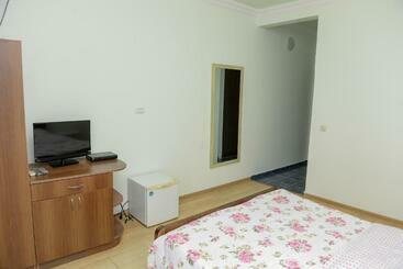 پانسیون Guest House Kvariati