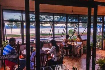 تختخواب و صبحانه Take A Rest At Nakhon Phanom