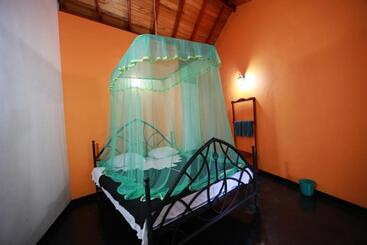 تختخواب و صبحانه Tea Garden Holiday Inn