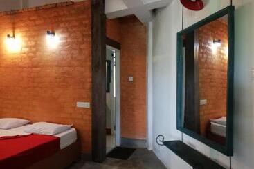 تختخواب و صبحانه Tea Garden Holiday Inn