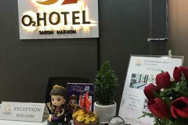 O2 Hotel สกลนคร