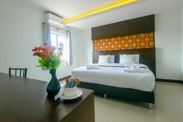 O2 Hotel สกลนคร
