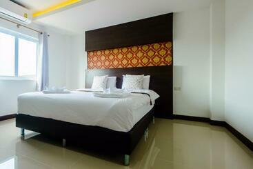 O2 Hotel สกลนคร